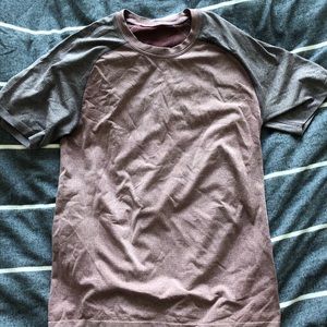 Small men’s Lululemon tee